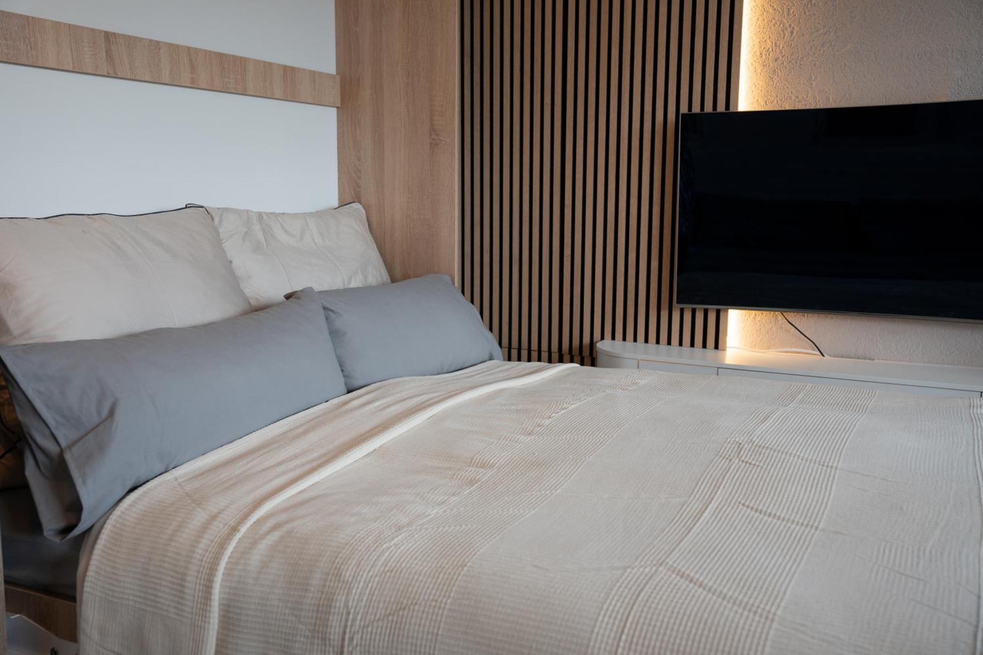 Tanic Loft Main Station Apartment *