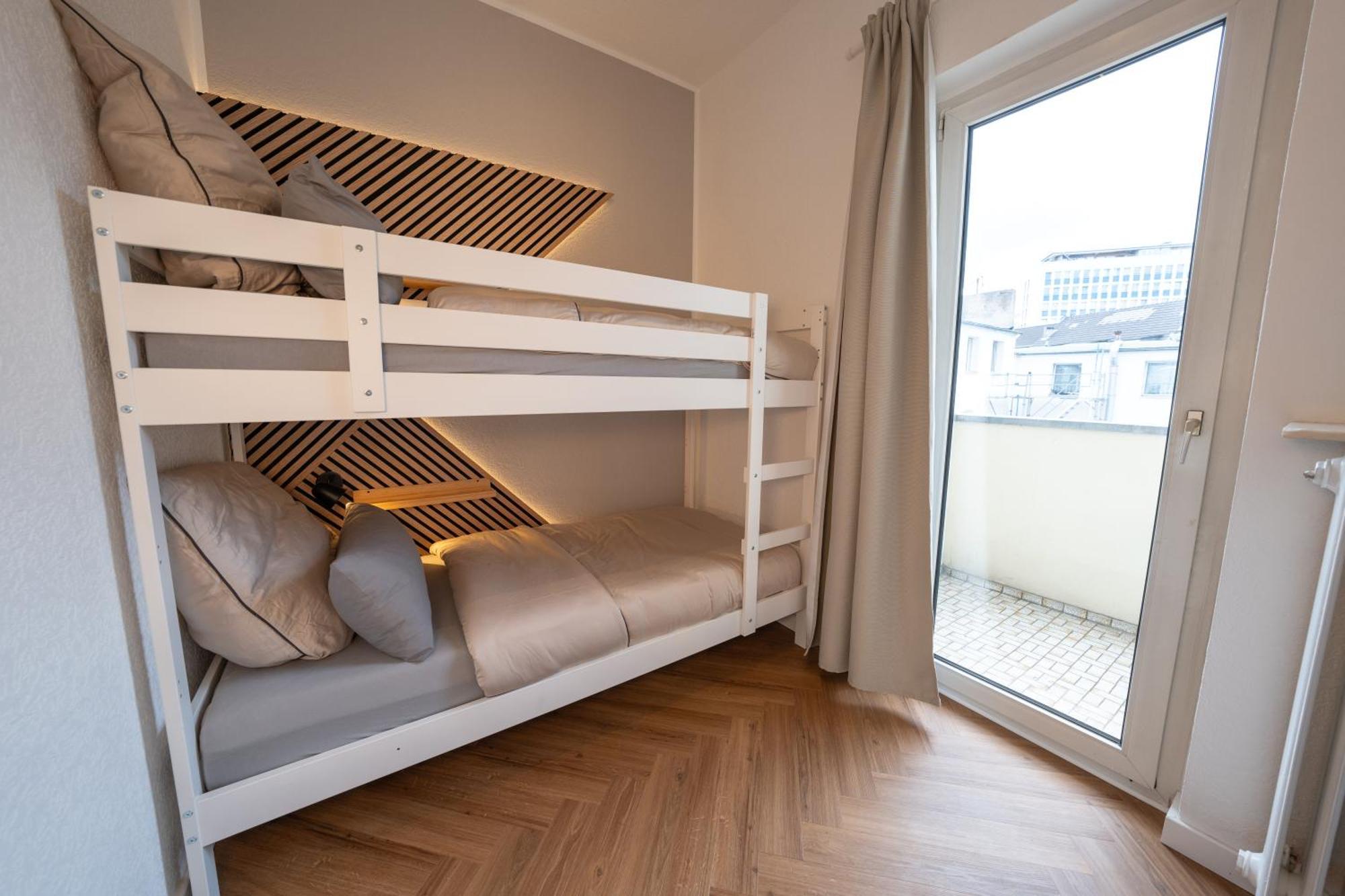 Tanic Loft Main Station Apartment *